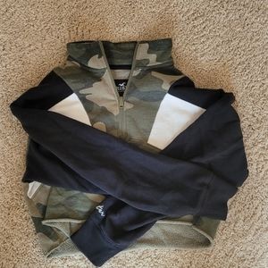 X-Small. Hollister Camo Cropped Sweatshirt